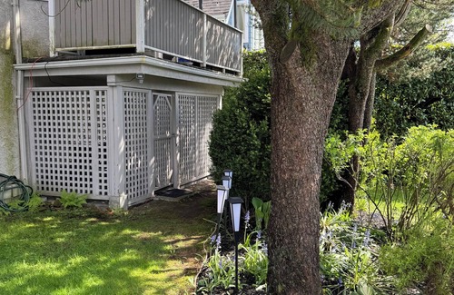 Upper Lonsdale House | Cozy in home Suite in Upper Lonsdale, footsteps away from it all