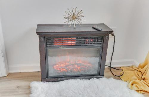 Shenandoah Apartment | Cozy Inwood Apartment History, Hiking and Wine!