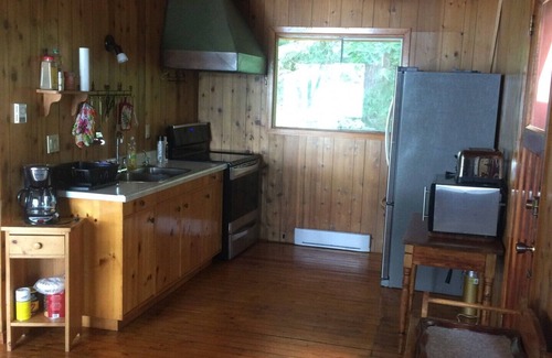 Selwyn Cottage | Cozy Island Cottage located on Lower Buckhorn Lake