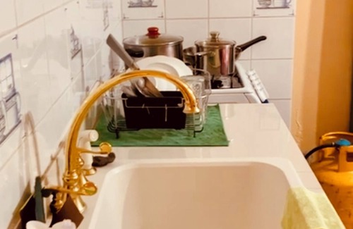 Hellshire House | Cozy Jacuzzi 2bd - 5 minutes from the beach!
