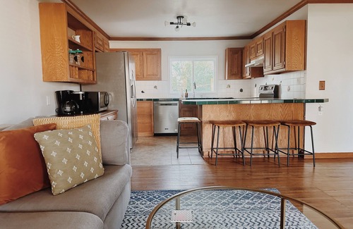 Jenks House | Cozy Jenks Gem! 2bd/1bath right off main street in a beautiful neighborhood