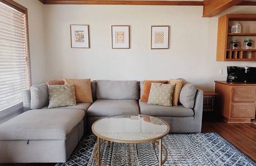 Jenks House | Cozy Jenks Gem! 2bd/1bath right off main street in a beautiful neighborhood