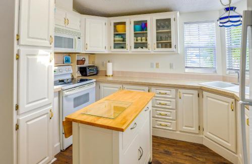 Hutchinson Island South House | Cozy Jensen Beach Home Pool Access, Walk to Beach