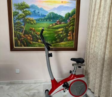 Taman Desa Tebrau House | Cozy Johor Bahru Home with Family Room and unblock balcony View