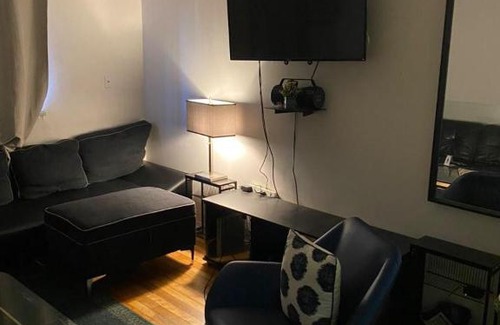 Cote-Des-Neiges—Notre-Dame-De-Grace Apartment | Cozy Journey