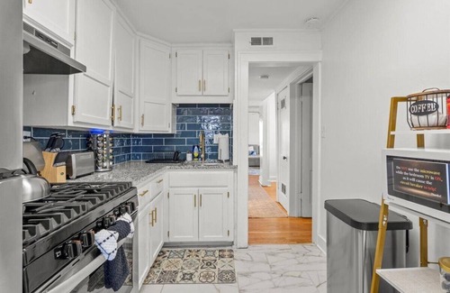 Kansas City Apartment | Cozy just renovated 1BD Apt walking dist to KC MED