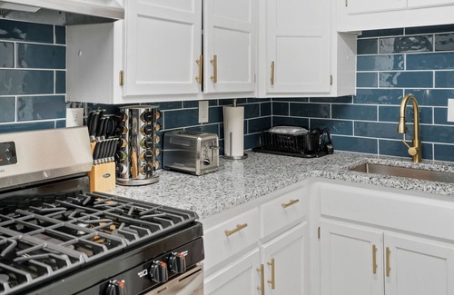 Kansas City Apartment | Cozy just renovated 1BD Apt walking dist to KC MED