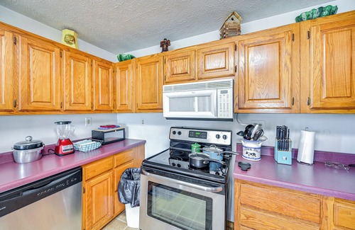 Bethelridge House | Cozy Kentucky Getaway w/Panoramic Farm Views!
