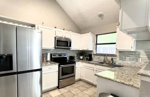 Allen House | Cozy King Bed 3BDS 2BA in Allen