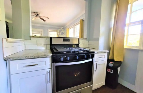 Decatur House | Cozy King bed/Queen Sofa bed/Room TV Wifi