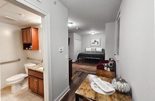 Champaign Apartment | Cozy King Bed Stay at the Historic Inman - 201