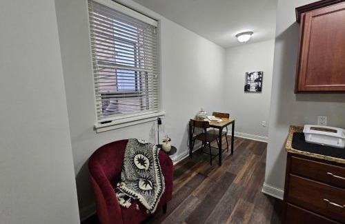 Champaign Apartment | Cozy King Bed Stay at the Historic Inman - 201