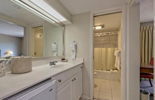 Clayton House | Cozy King Room KW 407