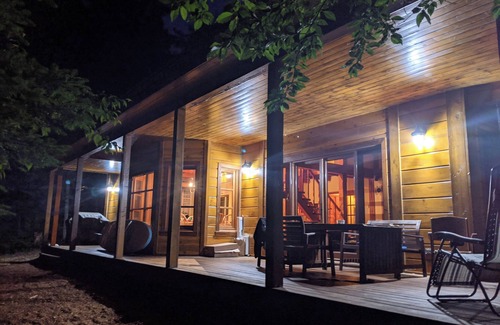 St-Adolphe-d'Howard Ski Chalet | Cozy Lake-front Chalet in the Laurentians - perfect for families and couples