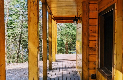 St-Adolphe-d'Howard Ski Chalet | Cozy Lake-front Chalet in the Laurentians - perfect for families and couples