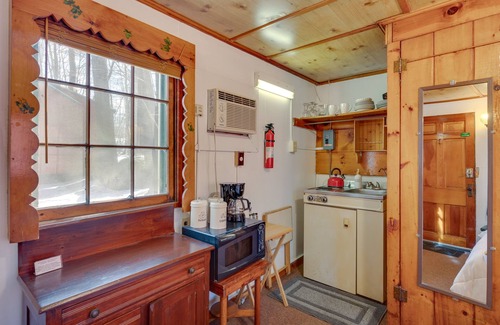 Weirs Beach Apartment | Cozy Laconia Studio Cabin Near Lake Winnipesaukee!