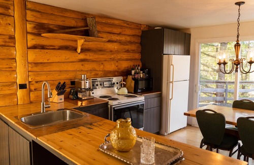 Huberdeau House | Cozy Lake Access Loj + Hot Tub & Fire Pit