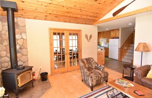 Siren Cabin | Cozy Lake Cabin- A Place to Refresh and Relax