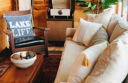 Breezy Point Cabin | Cozy Lake Cabin- clean, modern and nicely decorated.
