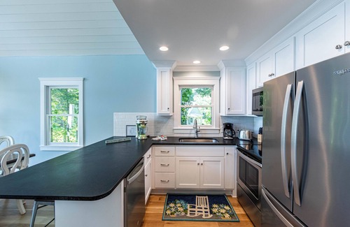 Lake Oconee House | Cozy Lake Cottage- Newly renovated!