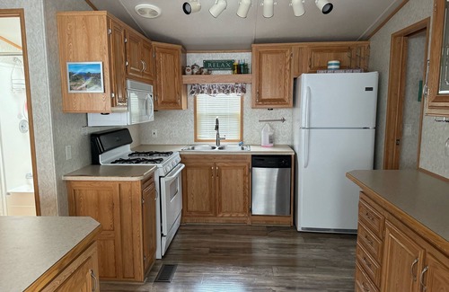 South Casco Cottage | Cozy lake cottage with great deck, near all Point Sebago resort activities!
