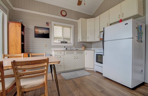 Arnolds Park Cabin | Cozy Lake Front Cabin - East Lake Private Dock - GREAT LOCATION Next to The Ritz