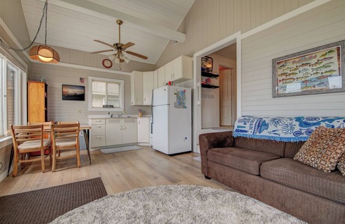 Arnolds Park Cabin | Cozy Lake Front Cabin - East Lake Private Dock - GREAT LOCATION Next to The Ritz