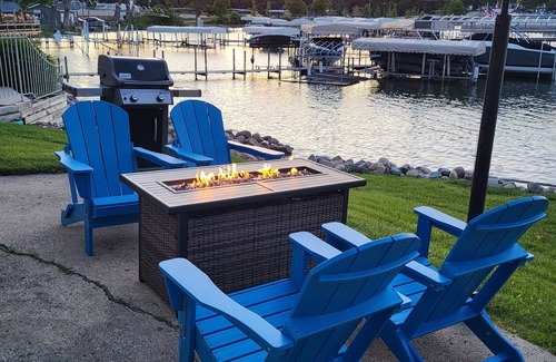 Arnolds Park Cabin | Cozy Lake Front Cabin - East Lake Private Dock - GREAT LOCATION Next to The Ritz