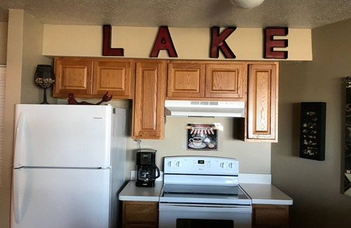 Port Clinton Condo | COZY, LAKE FRONT Condo, Private Deck, Walk to Jet Express