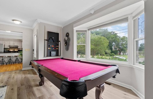 Mayhew House | Cozy Lake Home - Jacuzzi King Bed Marina Access