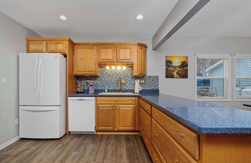 Northwest House | Cozy Lake Home, Relax & Unwind