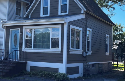 North Greece House | Cozy Lake house, charming Summerville Windsor Beach Irondequoit near Yacht Club