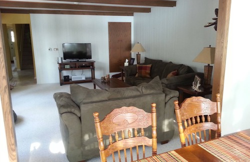 Kiel House | Cozy lake house, less than 1 hour from Lambeau Field and the 2025 NFL draft.