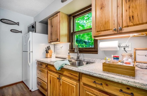 Almelund House | Cozy Lake House with Fireplace, Views, Close to Skiing!