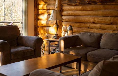 Huberdeau House | Cozy Lake Loj + Hot Tub & Fire Pit