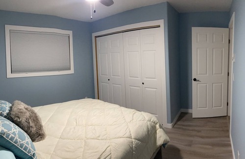 Anglemont House | Cozy Lake View Cottage - 2 minute walk to the beach!