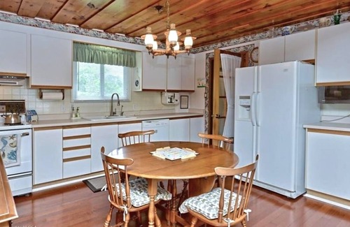 Dunsford Cottage | Cozy Lakefront Cottage in Kawartha Lakes