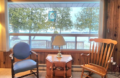 Dunsford Cottage | Cozy Lakefront Cottage in Kawartha Lakes