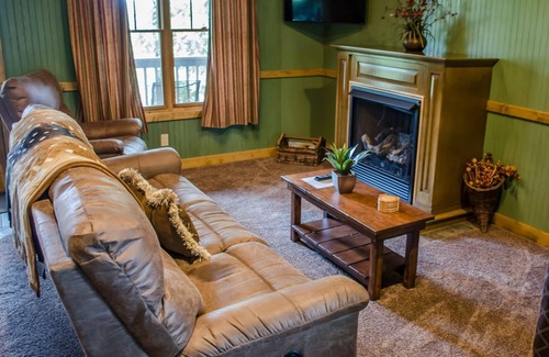 Carbondale Cabin | Cozy lakefront cabin, Giant City State Park, wineries, lakes, Shawnee Forest
