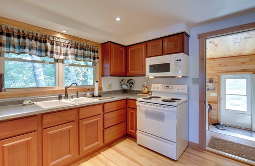 Mercer Cabin | Cozy Lakefront Cabin w/Indoor Gas Fireplace!