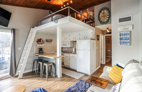 Osage Beach Condo | Cozy Lakefront Condo - 2 Queen Beds, 1 Bath w/Main Channel View MM20 Osage