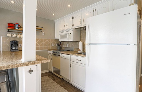 Osage Beach Condo | Cozy Lakefront Condo - 2 Queen Beds, 1 Bath w/Main Channel View MM20 Osage