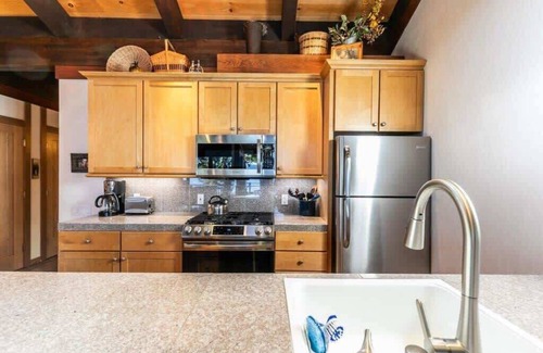 Tahoe City Condo | Cozy Lakefront Condo at Chinquapin | Unit 160
