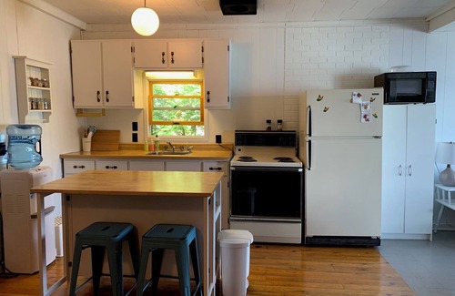 Leeds and the Thousand Islands Cottage | Cozy Lakefront Cottage on Quiet Family Friendly Lake!