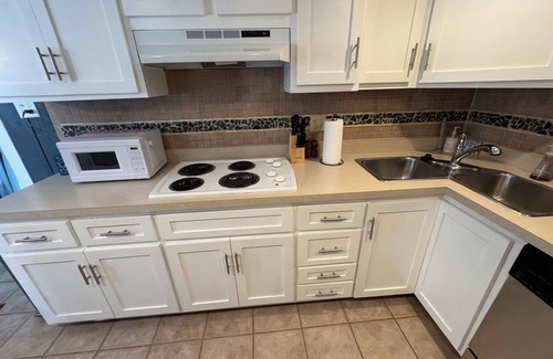 Fremont Cottage | Cozy Lakefront Cottage With Breathtaking Sunsets!