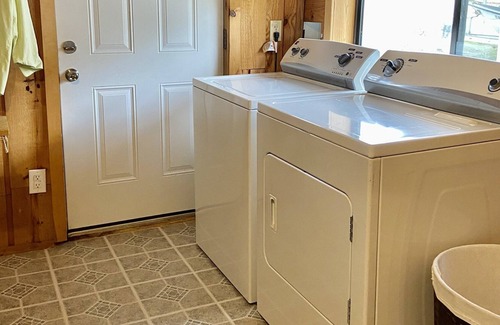 Pointblank Cabin | Cozy Lakefront Getaway On Lake Livingston. No Pets Allowed