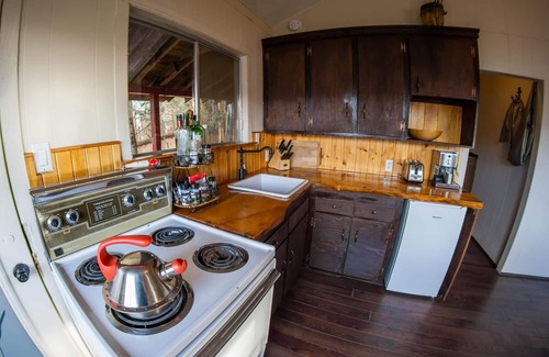 Huberdeau House | Cozy Lakefront Kabin + Hot Tub & Fire Pit