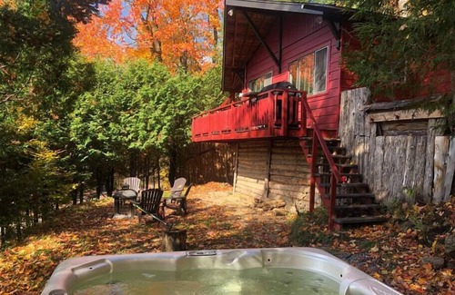 Huberdeau House | Cozy Lakefront Kabin + Hot Tub & Fire Pit