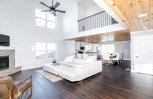 Lindseyville House | Cozy Lakefront Retreat: Your Nolin Lake Haven for all the seasons