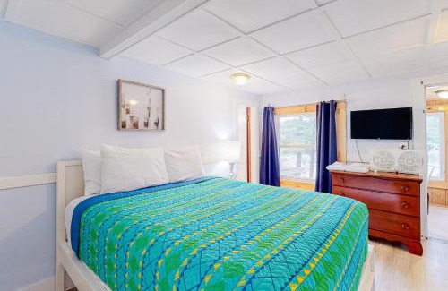 Windham Hotel | Cozy Lakefront Suite